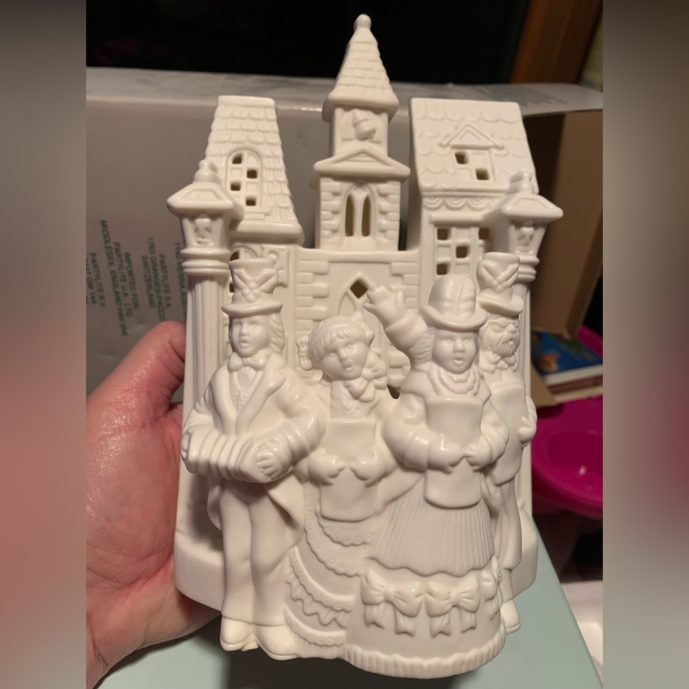 Retired Partylite NIB. Village Carolers